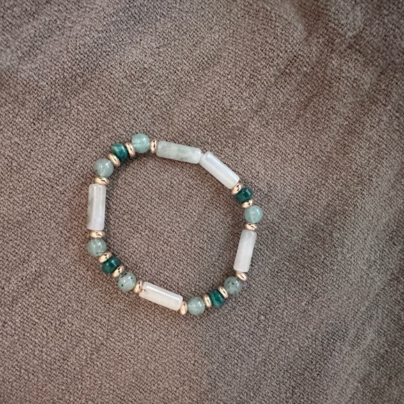 Francesca Collections Children’s Mint Green beaded bracelet, small - Picture 5 of 6